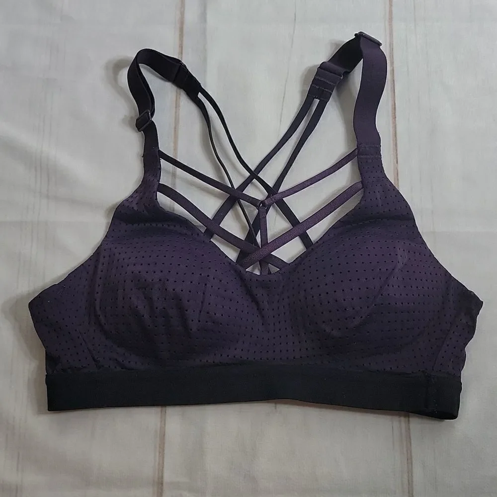 𝅺victoria's Secret Sport Sports Bra size 32A with fun straps in front and back!